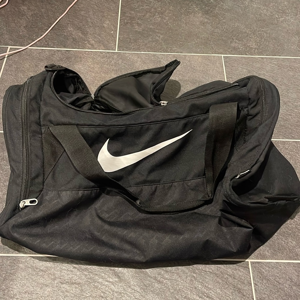 NIKE DUFFLE DUFFEL BAG BLACK